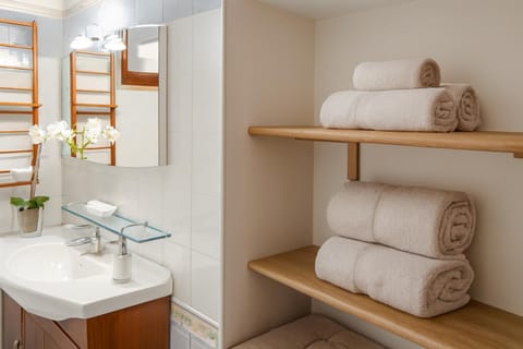 Exclusive Large 3 bed room Apartment with Pool Central Sorrento Apartment in Sorrento