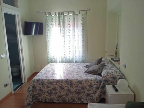 Bed, hair dryier, towels, wardrobe, air conditioner