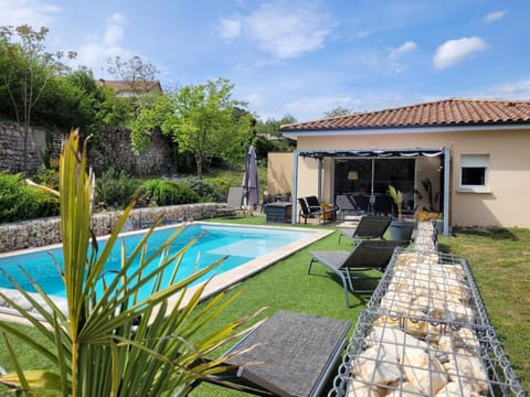 Property building, Patio, Garden, Pool view, Swimming pool, sunbed