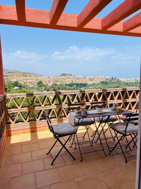 Day, Natural landscape, Balcony/Terrace, Seating area