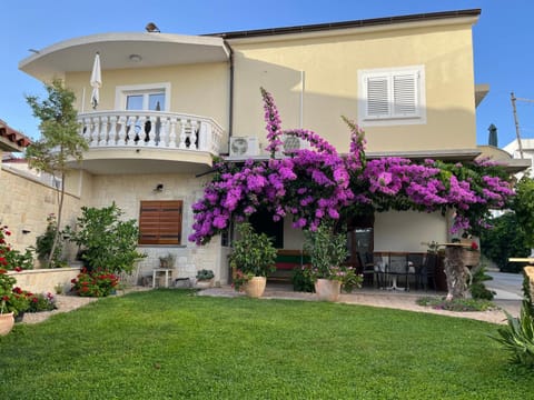 Property building, Day, Garden, Garden view