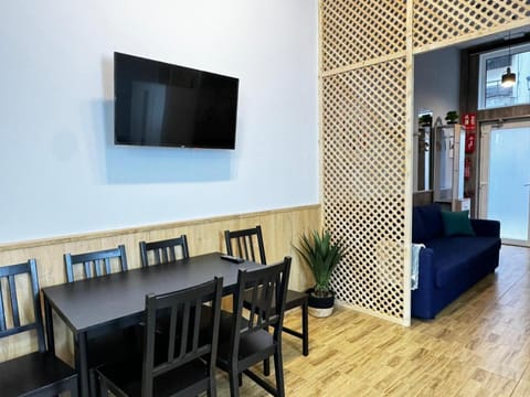 TV and multimedia, Living room, Seating area, Dining area