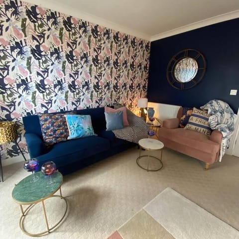 Luxury 4-5 Bed Home with Games Room and Balcony House in Wales