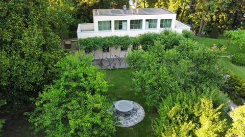 Property building, Spring, Day, Natural landscape, Garden, Garden view