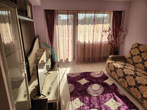 TV and multimedia, Living room, Photo of the whole room, Seating area, hair dresser
