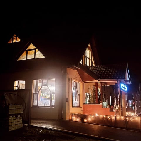 Property building, Restaurant/places to eat