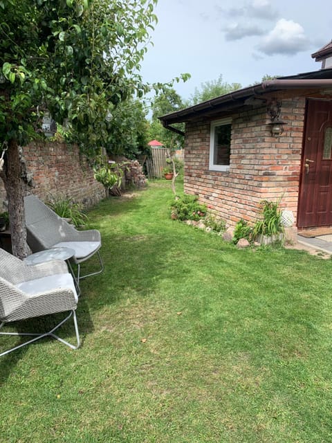 Property building, Day, Garden, Seating area, sunbed