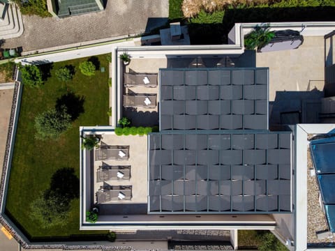 Bird's eye view, Floor plan