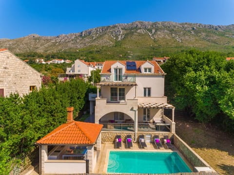 Property building, Swimming pool, Swimming pool