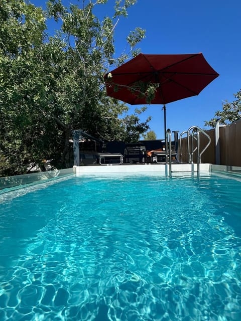 Day, Pool view, Swimming pool, sunbed