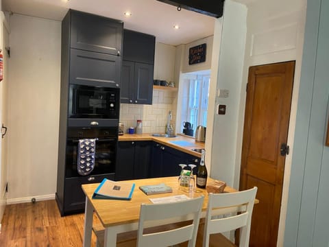 Dining area, kitchen