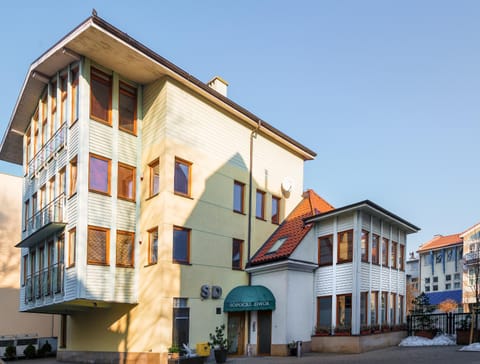 Facade/entrance, Floor plan