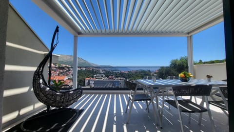 Patio, Day, View (from property/room), Balcony/Terrace, Mountain view