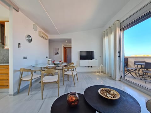 TV and multimedia, Living room, Seating area, Dining area