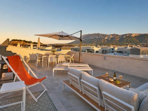 Balcony/Terrace, Seating area, Mountain view, sunbed