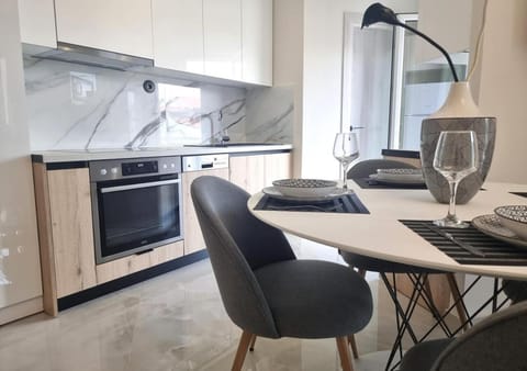 Dining area, dishwasher, pet friendly, kitchen