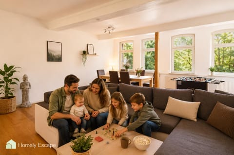 Living room, Seating area, Dining area, children, Family