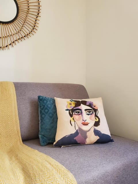 Studio Jeannette avec Balcon et juste à 130 metres Plage ! Plein Centre ! Wifi - Draps Serviettes inclus ! Apartment in Deauville