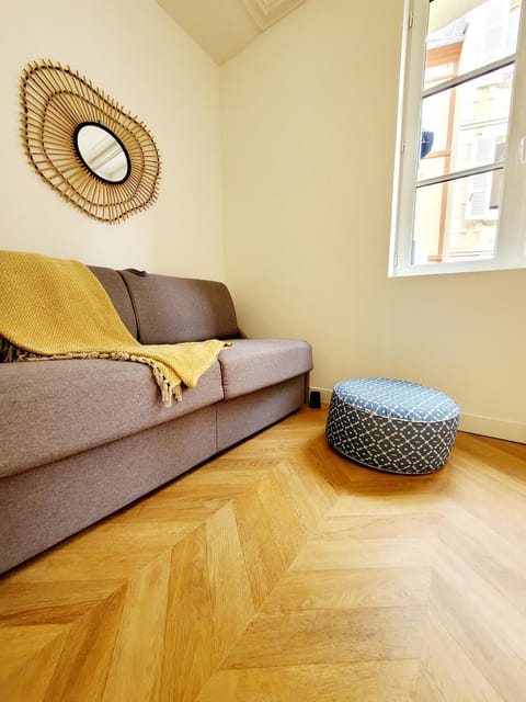 Studio Jeannette avec Balcon et juste à 130 metres Plage ! Plein Centre ! Wifi - Draps Serviettes inclus ! Apartment in Deauville