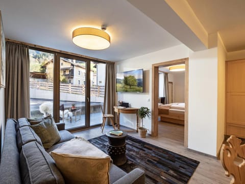 Bed, View (from property/room), Balcony/Terrace, Living room, Seating area, Bedroom