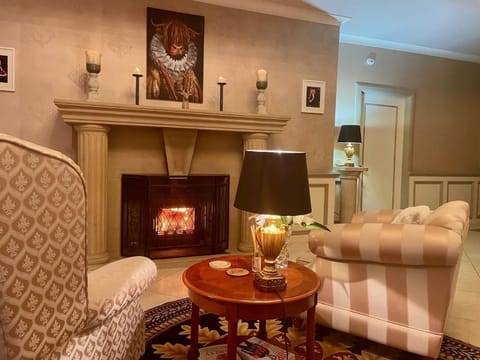 FINN VILLAGE Loch Lomond Villa - THE BLACK ROOM with Private Jacuzzi-Style Bath Vacation rental in Scotland