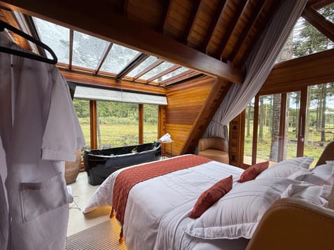 Bed, Hot Tub, Bedroom, Bath