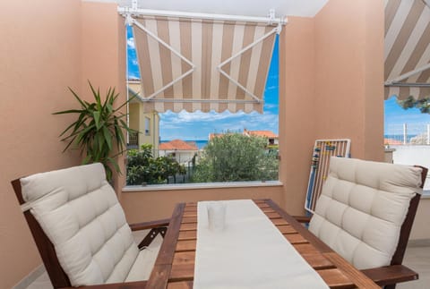 Balcony/Terrace, Seating area, Garden view