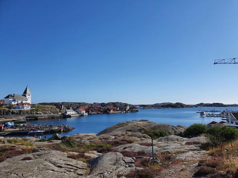 Nearby landmark, Off site, Neighbourhood