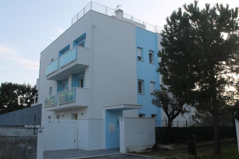 Facade/entrance, Facade/entrance, Decorative detail