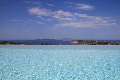 View (from property/room), Sea view, Swimming pool
