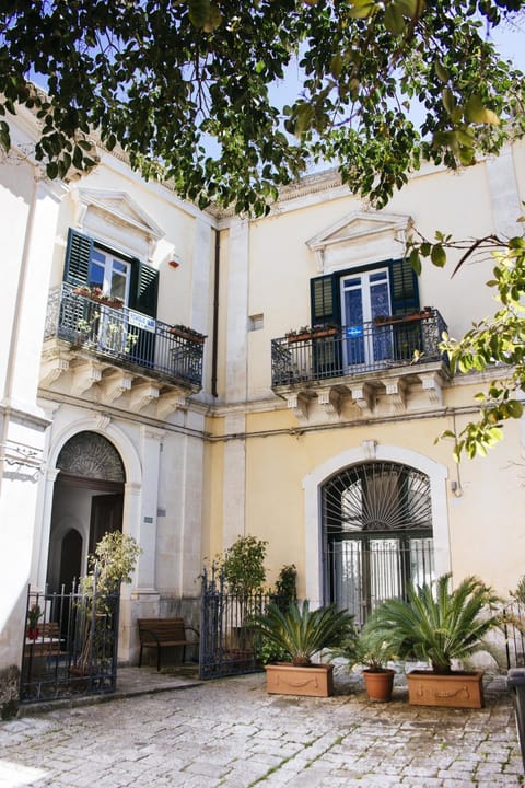 Facade/entrance, Day