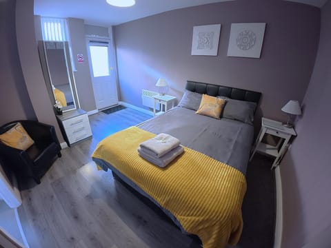 Shower, Bed, Seating area, flat iron, hair dryier, heating, internet, safe, towels, wardrobe