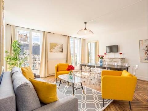 TV and multimedia, Living room, Dining area