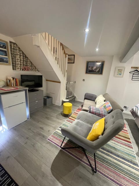 Magnolia Passageway to the Jurassic Coast. House in Corfe Castle