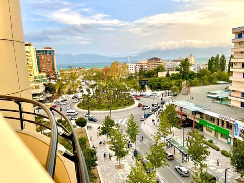 Day, Neighbourhood, Natural landscape, City view, Sea view, Street view, Location