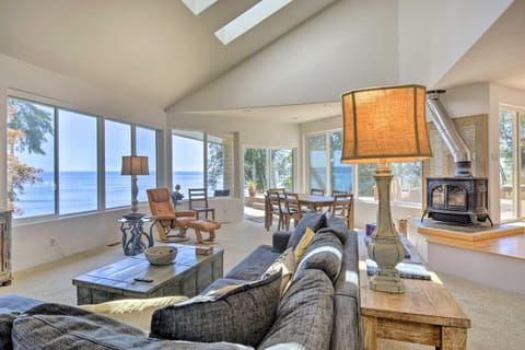 Hike, Bike and Explore Oceanfront Kingston Getaway House in Hansville