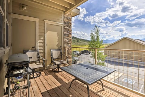 Balcony and Grill Mtn-View Retreat in Granby! Apartment in Granby