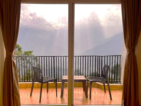 Balcony/Terrace, Mountain view