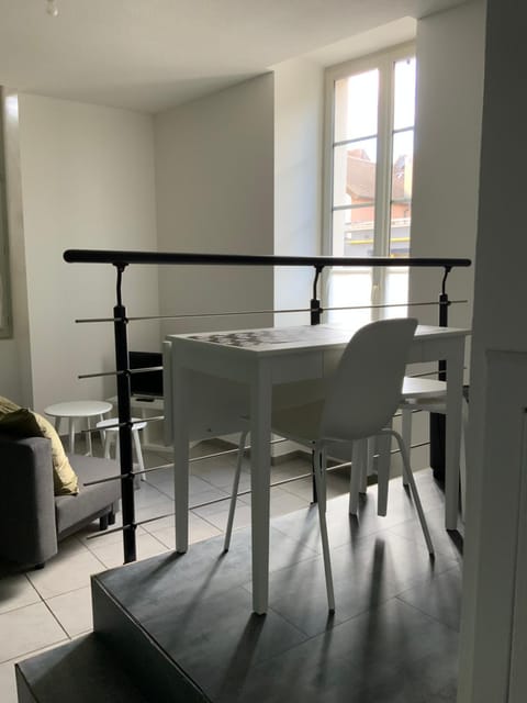 STUDIO Dole Grevy deux étoiles, Apartment in Dole