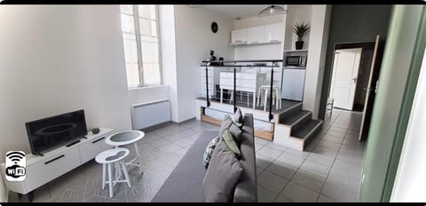 STUDIO Dole Grevy deux étoiles, Apartment in Dole