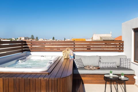 Hot Tub, View (from property/room), Balcony/Terrace