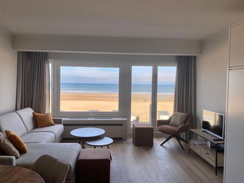TV and multimedia, Living room, Beach, Sea view
