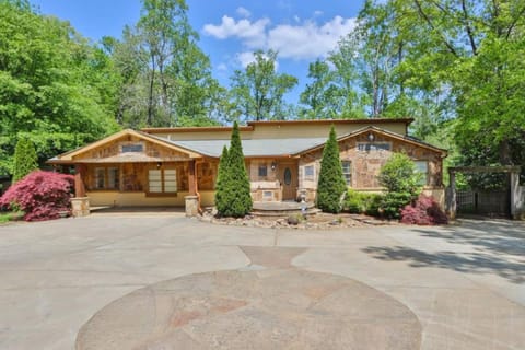 Big 6BR,4BA Home w 10-Car Parking for CrewsGrps House in Brookhaven