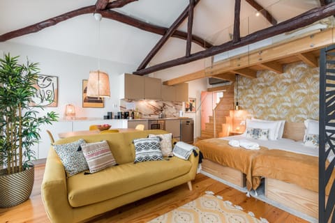 Bed, Kitchen or kitchenette, Living room, Photo of the whole room, Seating area, Dining area, Bedroom