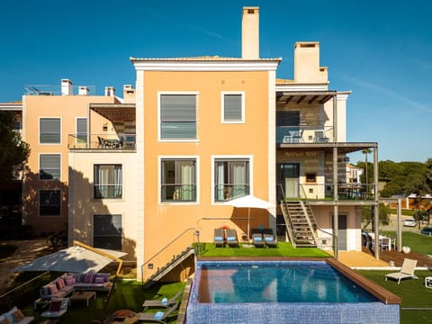 Property building, Day, Pool view, Swimming pool