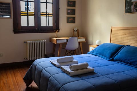 Bed, Bedroom, heating, towels