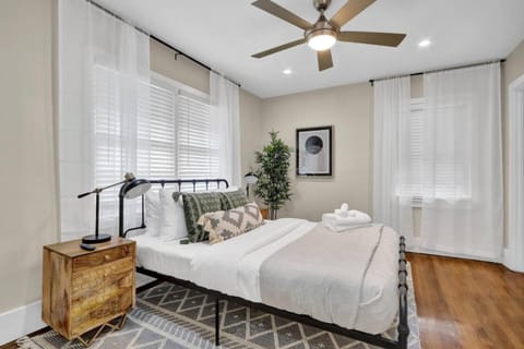 Sleek 5BR Buckhead HomeModern,Spacious & Central House in Buckhead