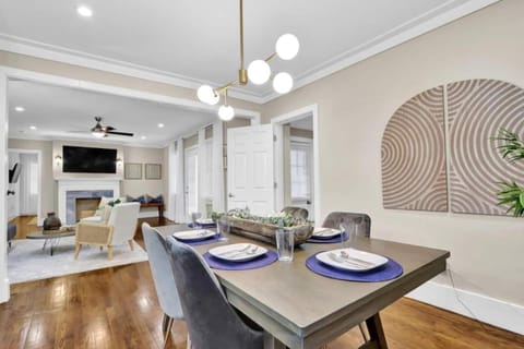 Sleek 5BR Buckhead HomeModern,Spacious & Central House in Buckhead