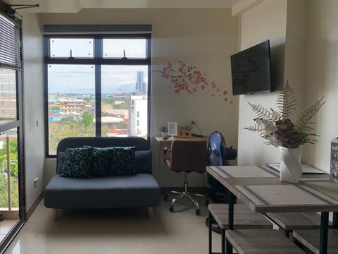 TV and multimedia, Living room, Seating area, Dining area