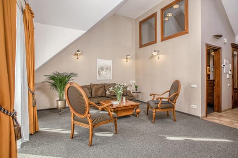 Living room, Seating area